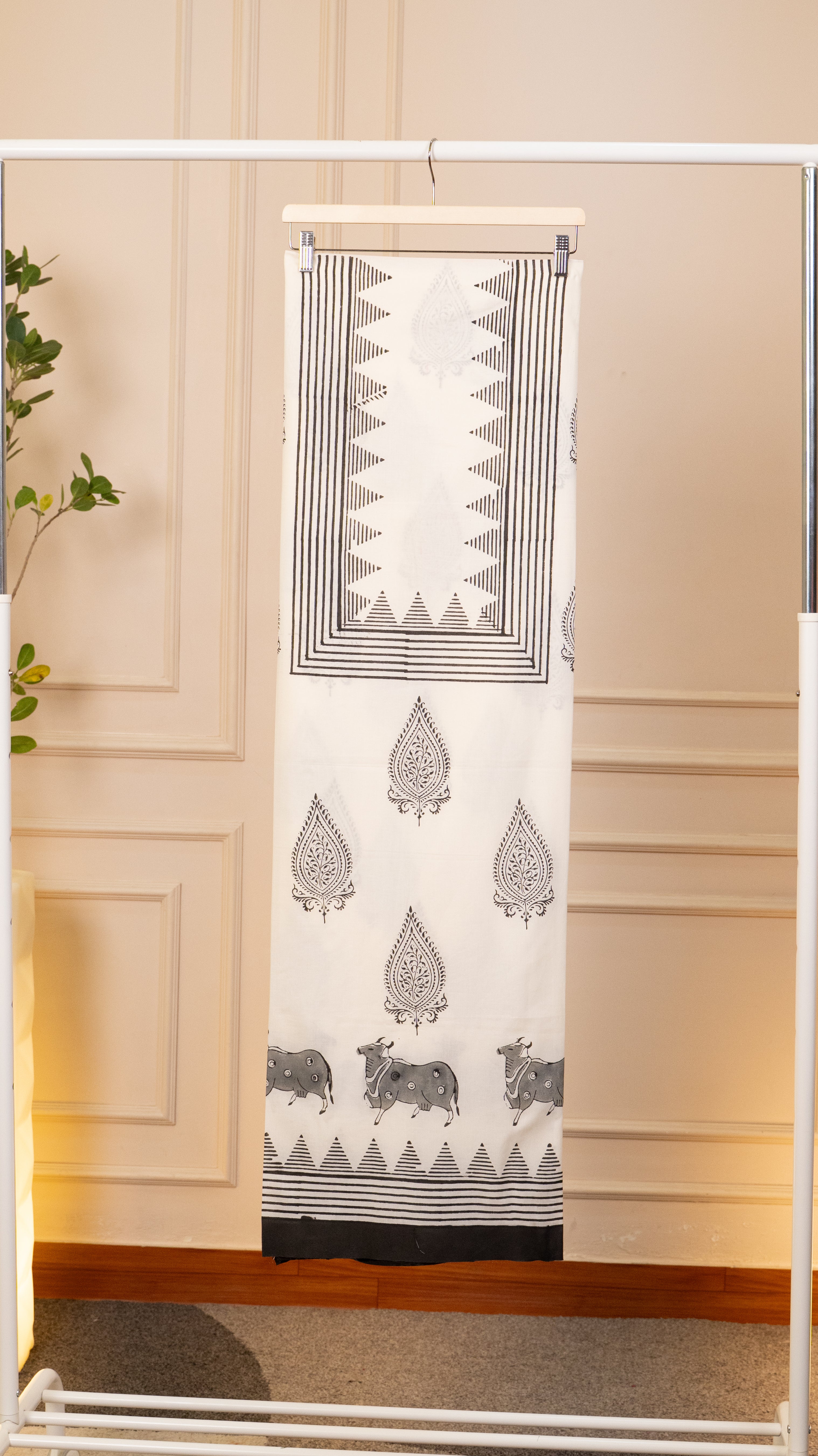 Monochrome Pichwai Inspired Hand-Block Print Unstitched Suit Set