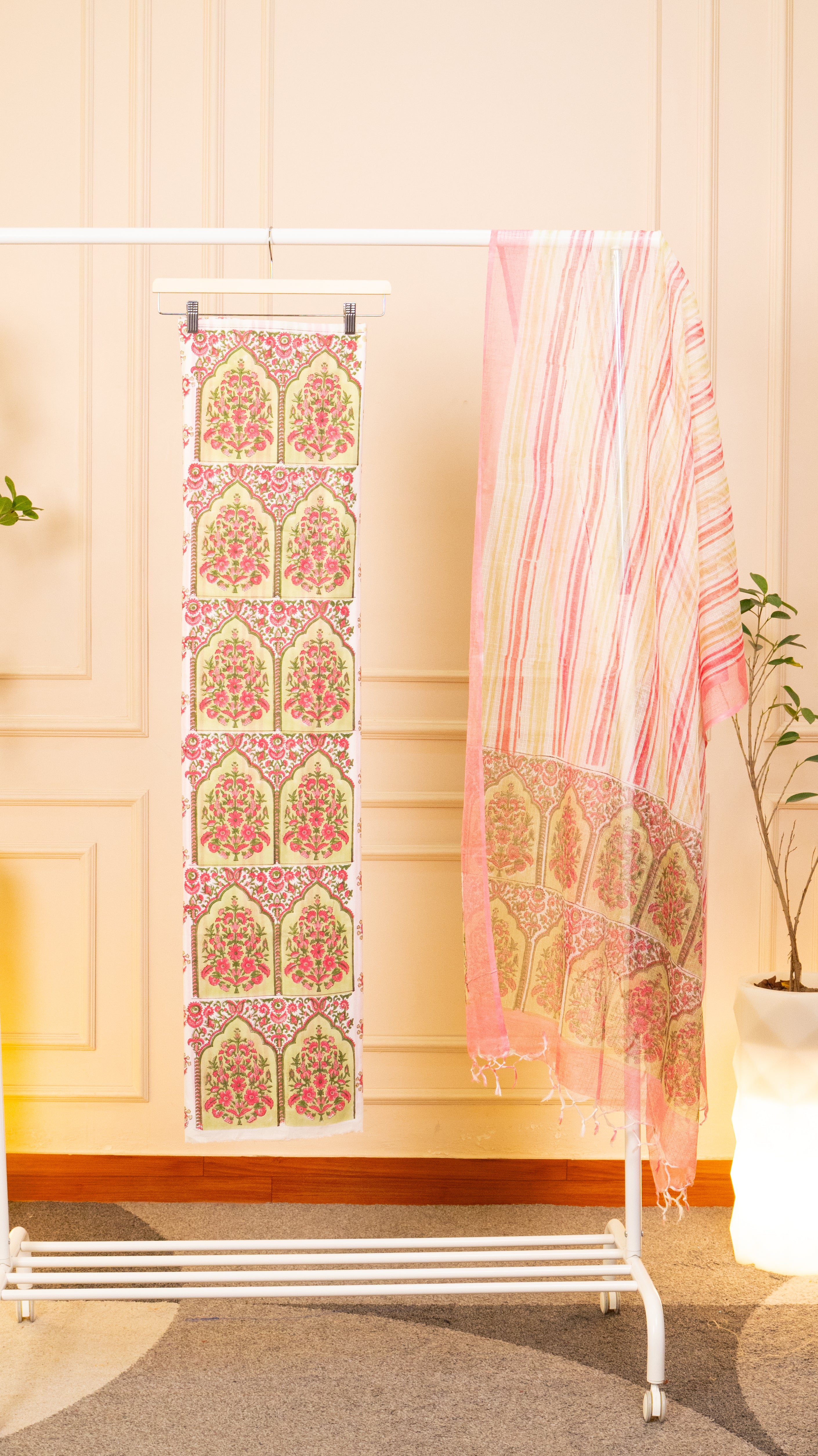 Blossoming Arch Mul Cotton Unstitched Suit Set